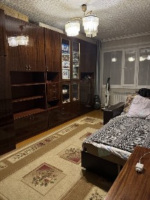 Продаю просторную 3-ком. квартиру в 16-микрорайоне.