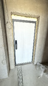1 комнаталы черновой үй сатылады.