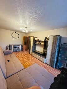 Продам 2х ком квартиру новой планировки 2/5 не угловая.