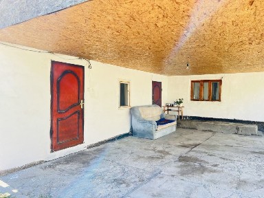 Үй сатылады.