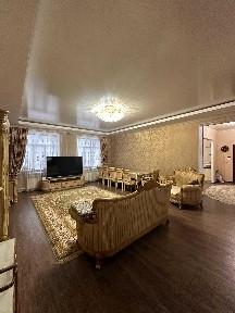 Продам 3 этажный коттедж. 7 комнат. 19 мкр.