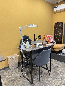 Стол маникюр в салоне