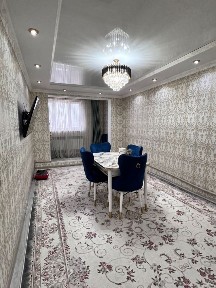 Уй сатылады срочно жаксы жерде орналаскан