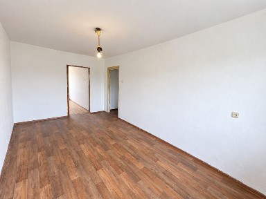 Продам двухкомнатную квартиру Айманова 33