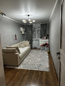 3- комнатная квартира в районе уют ……………………………………………………………………………………….