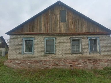 Пролам дома срочно требуется ремонт. Большой участок