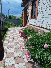 Продам огромный двухэтажный полу благоустроенный дом в тихом районе