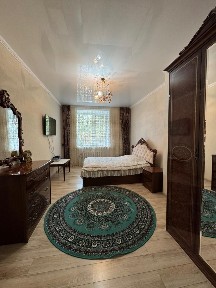 Продается четырехкомнатная квартира.