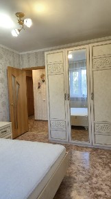 ПРОДАМ 3-комнатную квартиру - «распашонка», середина, 3/5 этаж