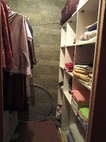 Продается большой дом. Возможно проживание двух семей.