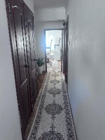 Продам квартиру в центре 4 комнатную. 1 мкр 20 дом