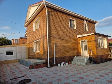 Продам коттедж с большим двором