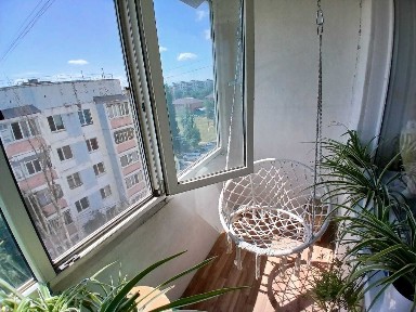 Продам 2-комнатную квартиру улучшенной планировки в районе МЖК.
