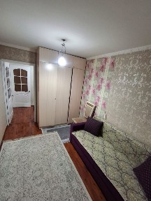 Сдается 2-комнатная квартира, разделный комната, рядом школа, магазин