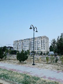Коммунизм районы, Ж. Усманов көшесінен үлкен жер үй сатылады.
