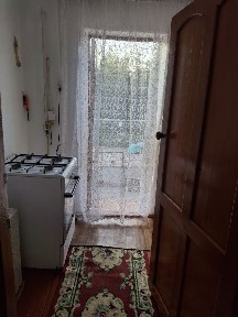 Үй сатылады. Баня, сарай бар. 8 сот жер бар