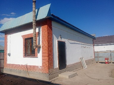 Уй сатылады 10 соттык. Уй салатын жері көтерілген. Обмен бар. Шұғыл!
