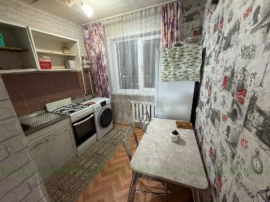 Срочно недорого продам 1 ком кв район парка Победы !