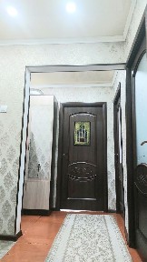 Срочно! Центрде 3 бөлмели 3 этажда пәтер сатылады, 3 мкр 52 үй,.