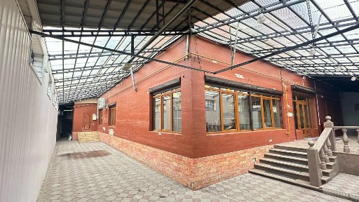 740 м² в центре города 6-ти ком коттедж, бассейн баня хамам, Владислав
