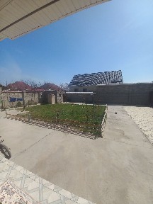 Массив арайдан 6 бөлмелі жер үй сатылады.