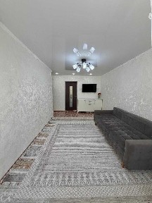 Продаётся 3 комн. квартира, район 4 школа (Алтын-Алма)