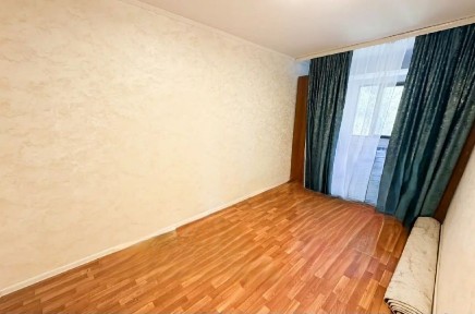 продам 4-х ком. 85кв. центр 2-этаж