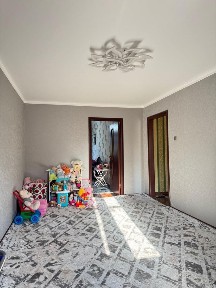 Продам двухкомнатную на Сергея Тюленина