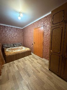 Отдельная комната в трехкомнатной квартиры, ищем девушек