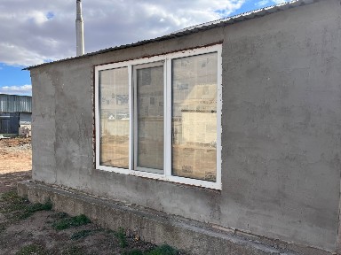 Үй сатылады, бағасын келісуге болады, құдық бар.