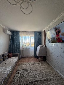 Продаётся 2 х комнатная квартира 6 мкр 69 дом 4 этаж