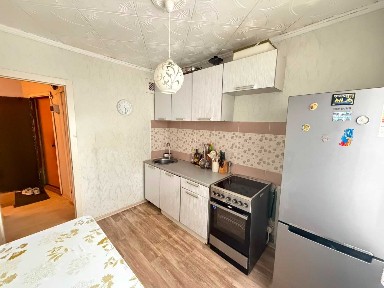 Продам 3-х ком квартиру Ауэзова 61