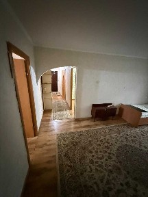 Продается 3 комнатная квартира в центре города.