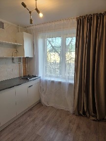 Продам 1к кв р-н Пирамиды