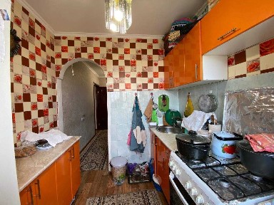Продаётся 2х квартира в хорошем районе 7 мкр, заезжай и живи