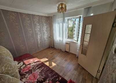 Срочно продаётся 4-комнатная квартира в центре