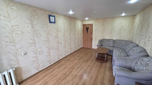 Продам большую 2-х комнатную в центре 54 кв. м! Без долгов! Готовая!