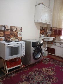 Сдам 2 х комнатную квартиру в деревянном доме.