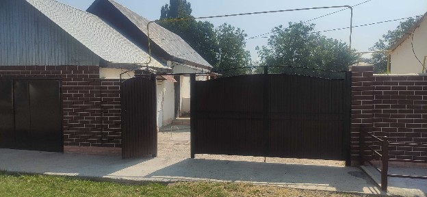 Продам частный дом с коммерческим помещением