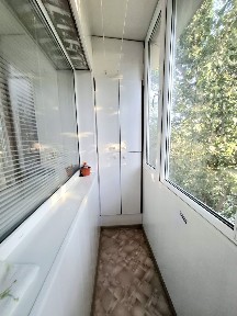 2 ком кв ост Кирова, 3 этаж, кирпичный дом