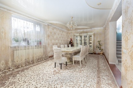 Продам дом в 2 уровня 7 комнат из кирпича