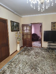 Продается дом (коттедж) с землёй.