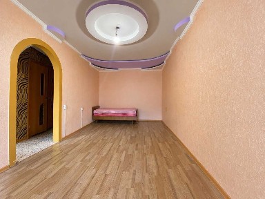 Продам 1- комнатную квартиру на 6 микрорайоне, 3 этаж/5. Не угловая.
