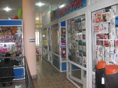 Сдам в аренду отдел с витринами и бутик на 2 эт. маг. Тройка пр. Мом