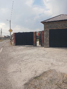 Ассалаумағалайкум, Азат мкр үи сатылады, жолдың бойында.