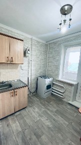 Продам 1 комнатную квартиру 4й этаж стадион Карасай
