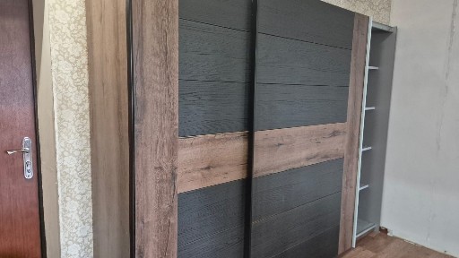 Сдаётся 2х комнатная квартира на длительный срок. Ком услуги входят