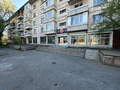 Сдаётся Торгово-складская база 470 м², первая линия Суюнбая, 65 кВт
