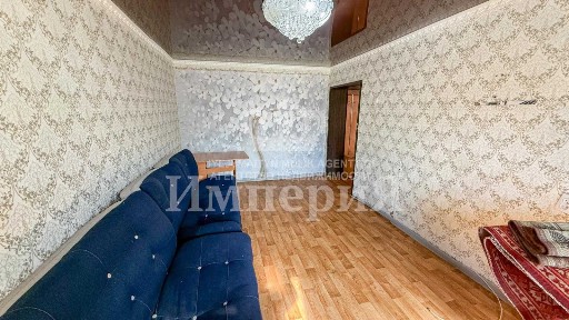 Улученная, 2 комнатная, 3 этаж кирпич, серединка Кахар Империя