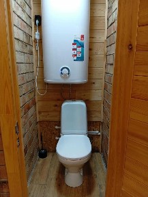 Продаётся дом с действующим банным бизнесом и земельным участком.